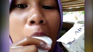 Viral... Cewek Makan Sabun Lifeboy dan Lux Seperti Makan Es Krim