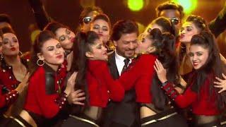 ????????Lux Golden award show hot???? with Shahrukh Khan