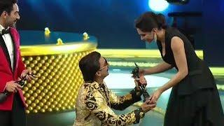 Ranveer Singh Getting Best Actor Award From Deepika Padukone *Emotional Moment Must Watch*
